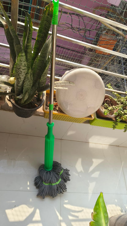 Self-twisting Water Rotating Mop